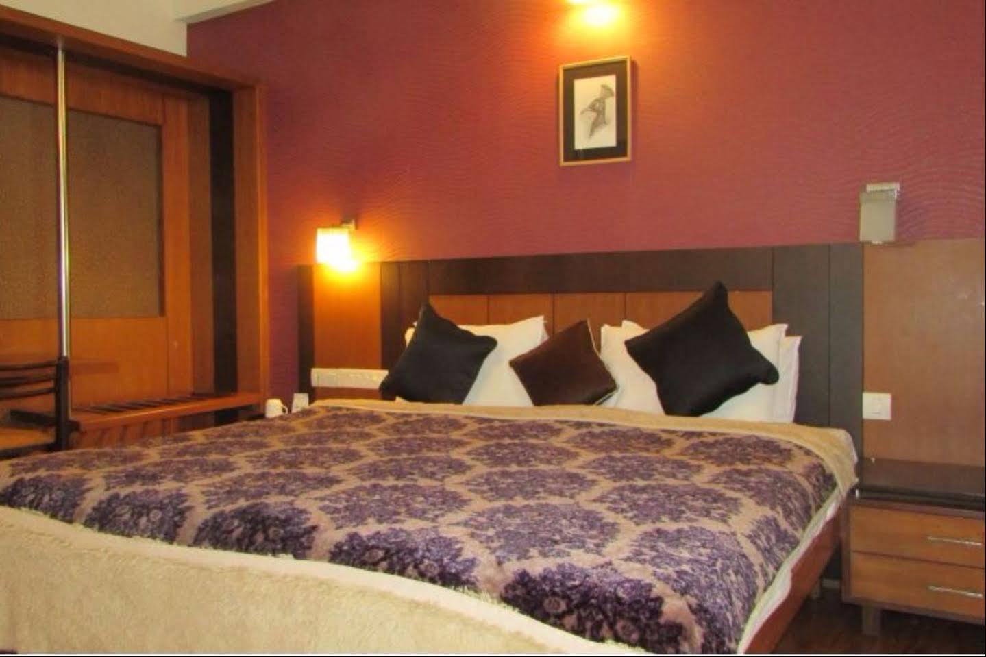 Hotel Hill View Kochi Exterior photo
